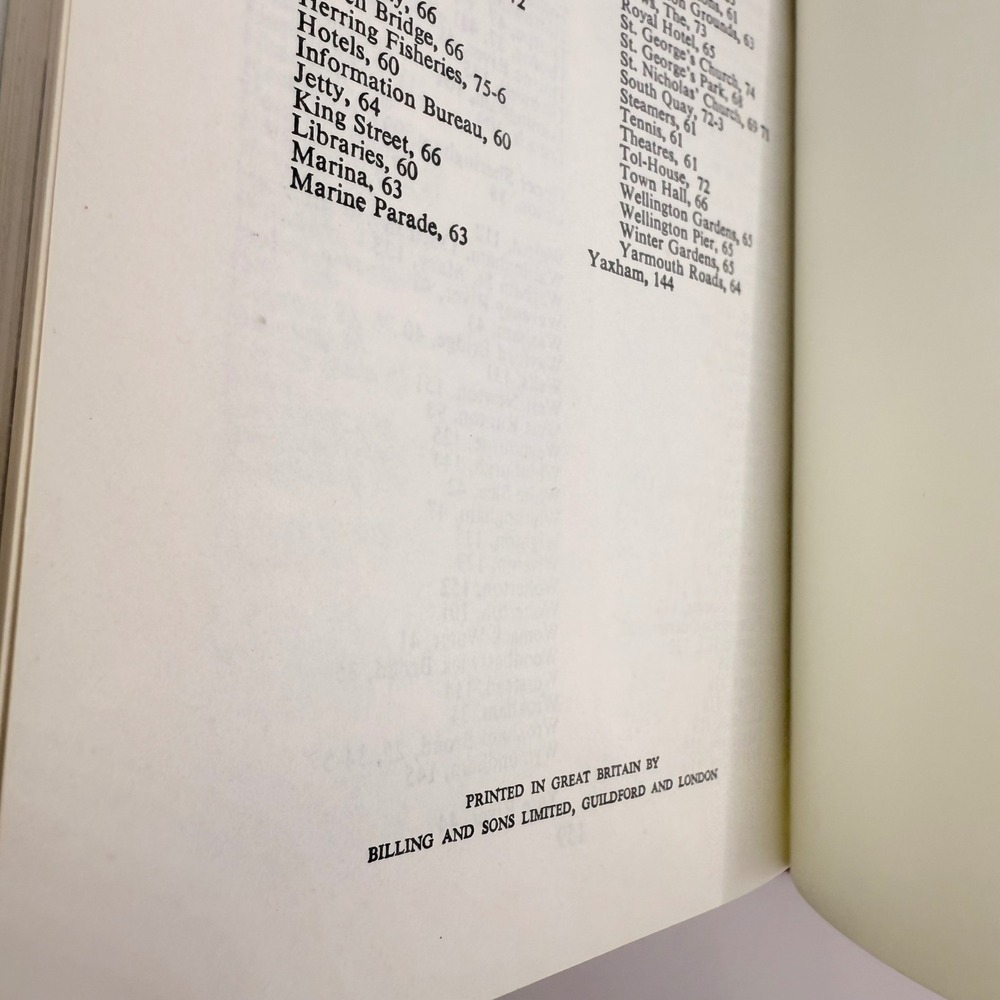 The‎ Broads Ward Lock Red Guide 5th Ed. 1968 Hardcover Pullout Map Dust Jacket - Picture 11 of 16